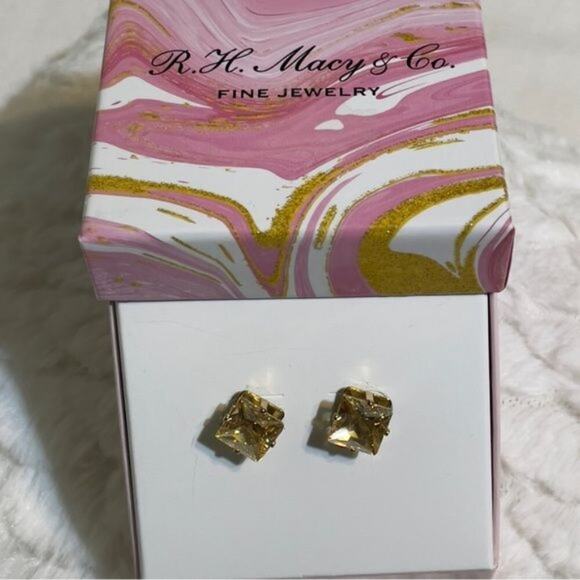 R&H Macy & Co Fine Earrings Jewelry Pale Yellow Crystal Princesses Cut Stud - Picture 1 of 6